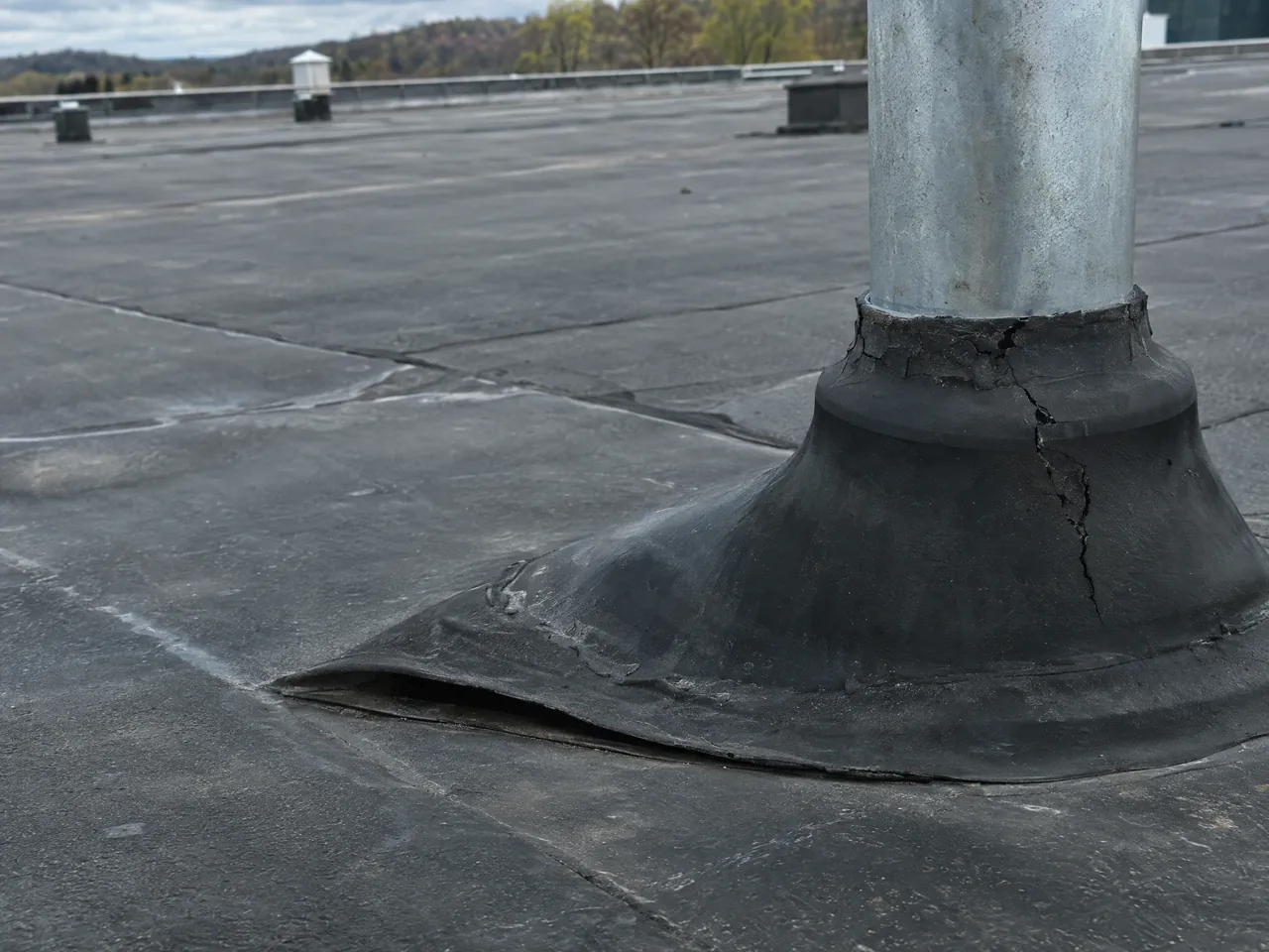 Illustration of commercial roof conditions and work